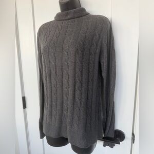 PURE ALFRED SUNG MED  TURTLENECK SWEATER
FAUX CABLE KNIT PATTERN WITH RIB TRIM